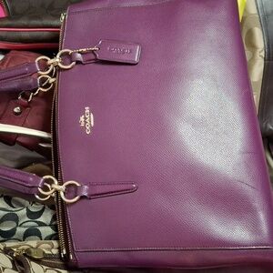COACH NY PLUM LEATHER CARRYALL BAG *couple creases front